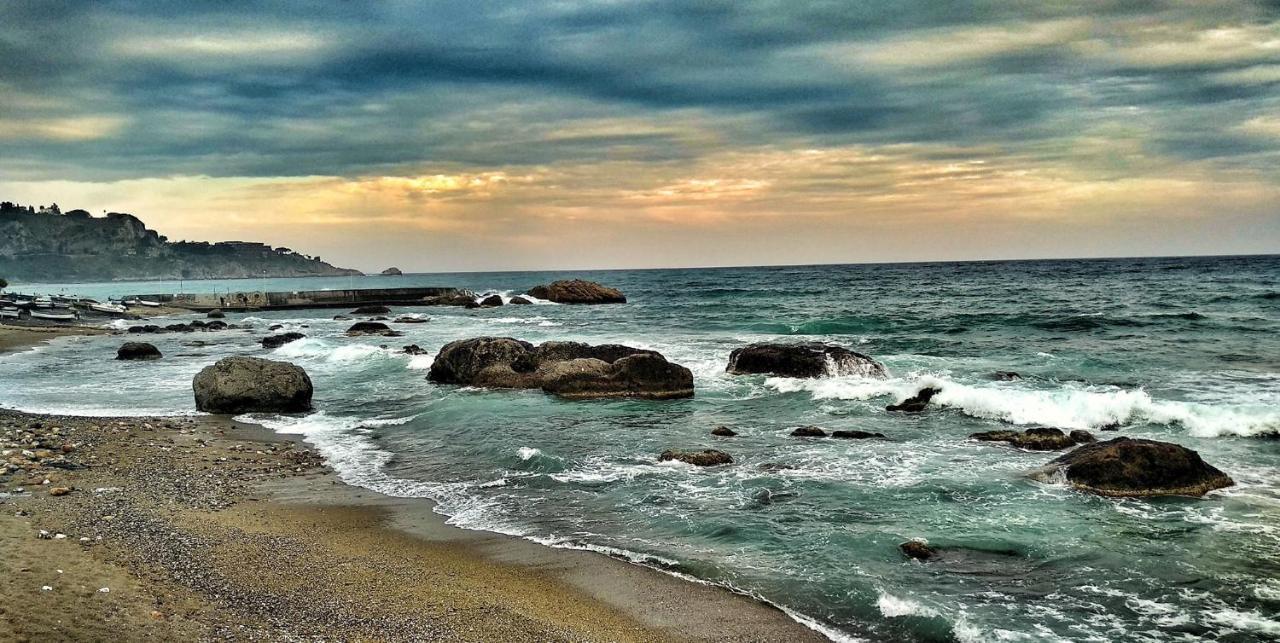 I Pupi - Sicilian Apartment Giardini Naxos Bagian luar foto